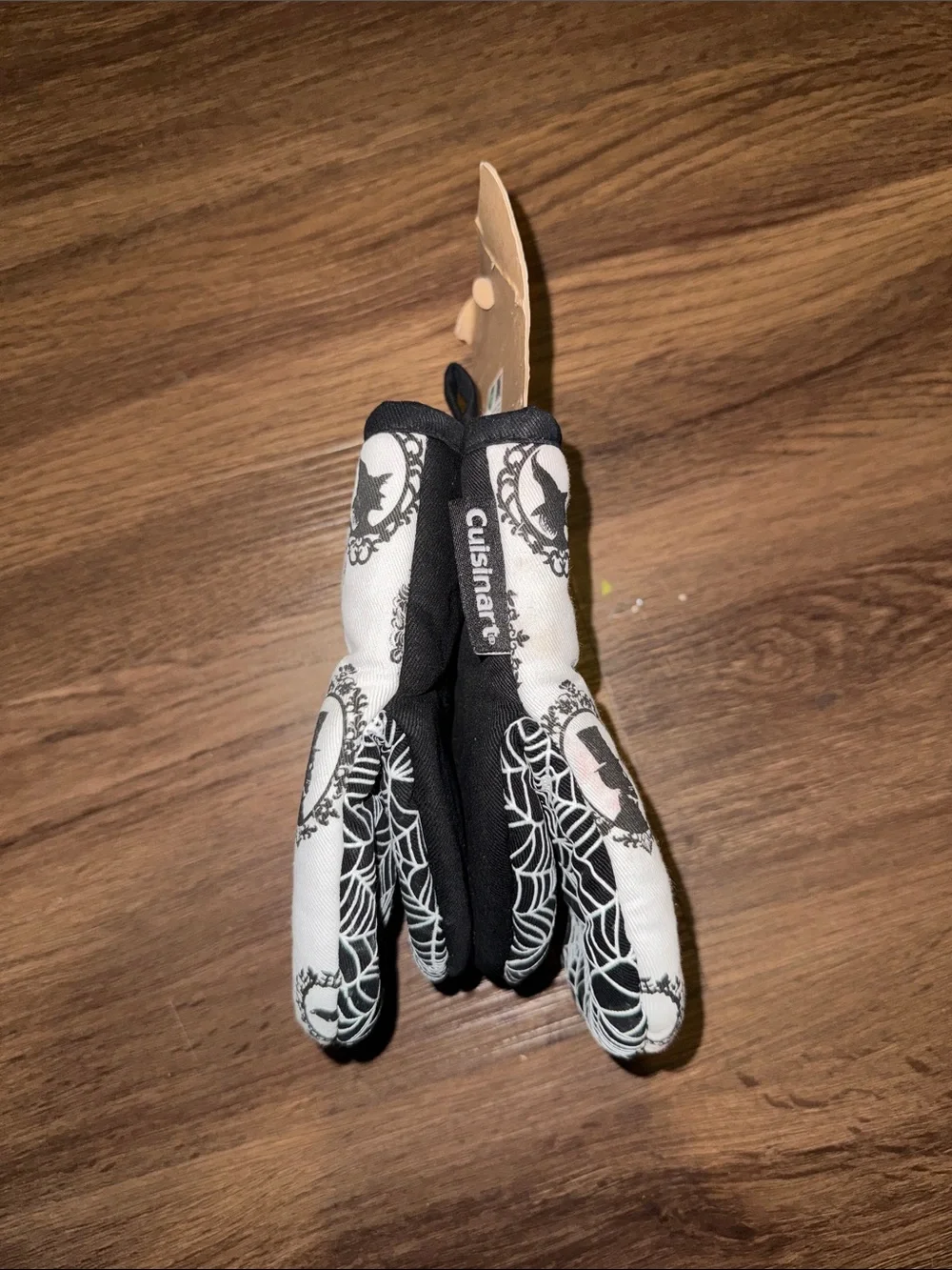 Cuisinart NWT Black and White Halloween Kids Oven Mitt